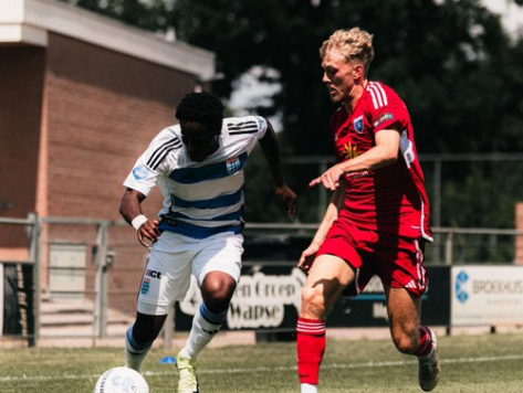 PEC Zwolle speelt oefenwedstrijd met afgeplakte shirts